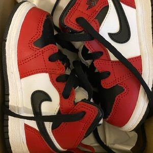 Jordan 1 mid